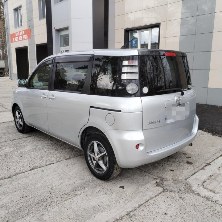 Toyota Sienta, 2008