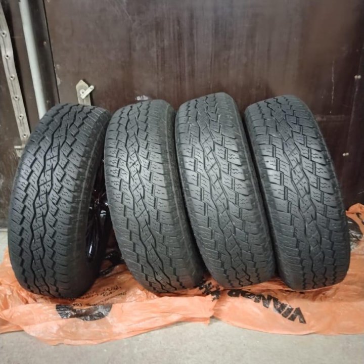 Шины летние 205/70 R 15 А/Т с дисками (литьё)