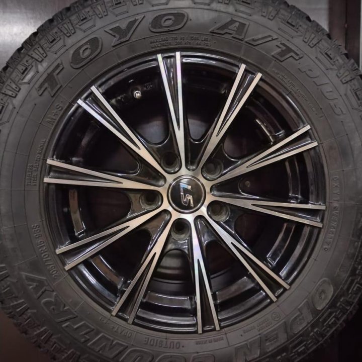 Шины летние 205/70 R 15 А/Т с дисками (литьё)