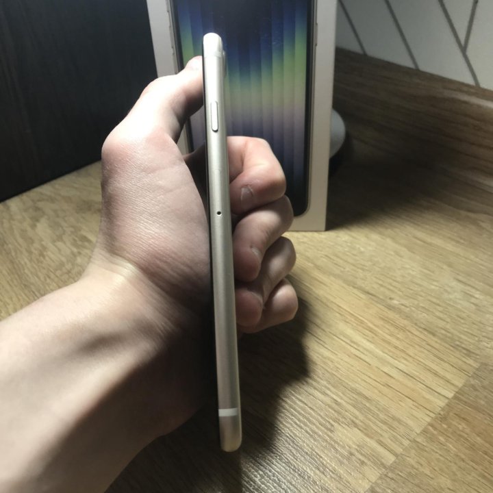 iPhone se 2022 64гб