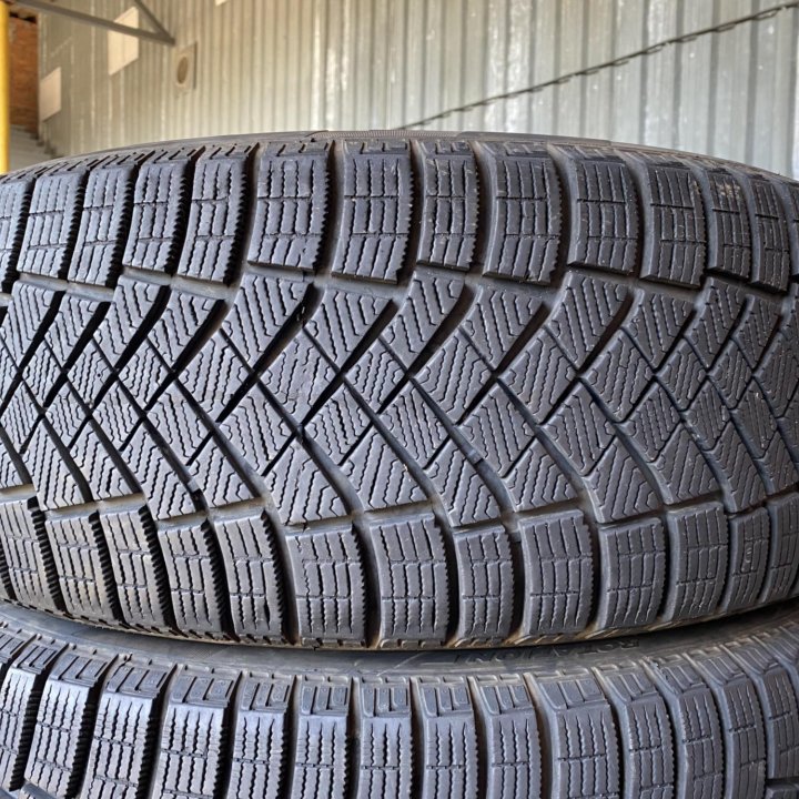 235/55 R19 Pirelli Ice Zero FR