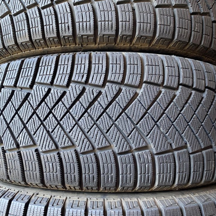 235/55 R19 Pirelli Ice Zero FR