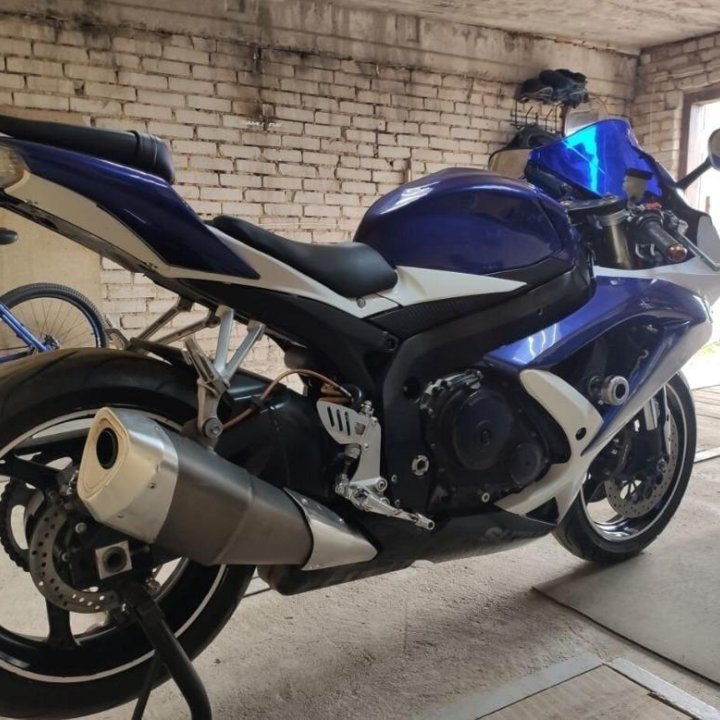 SUZUKI GSX-R 750