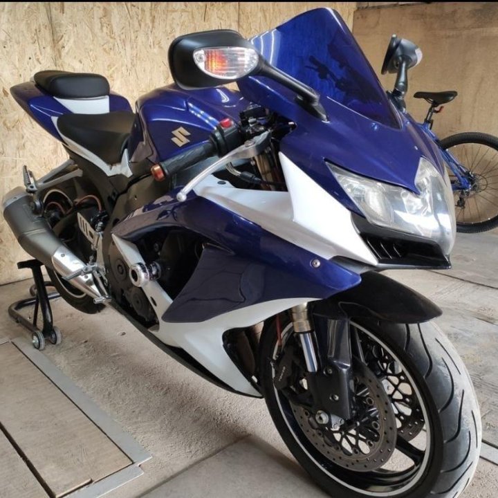 SUZUKI GSX-R 750