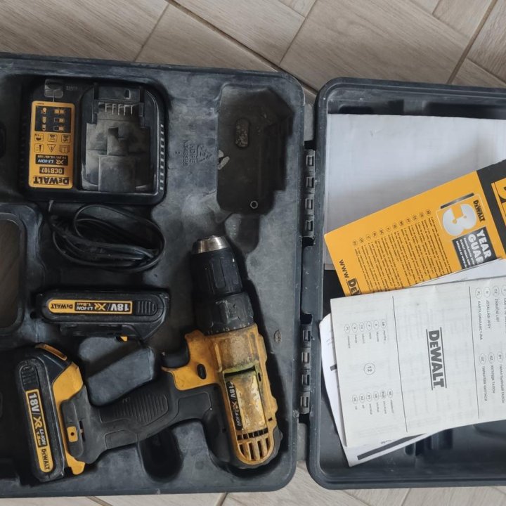 Шуруповёрт DEWALT DCD771S2