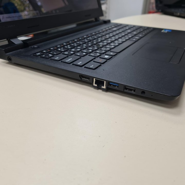 YНоутбук Lenovo 15.6