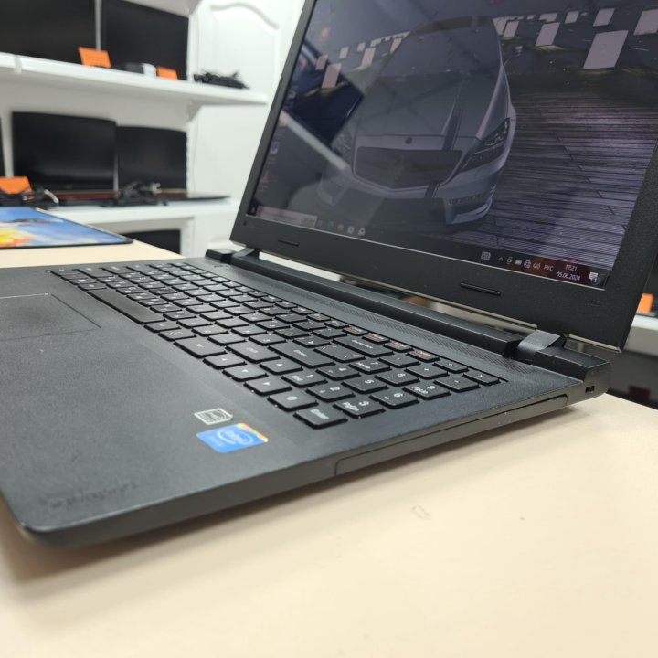 YНоутбук Lenovo 15.6