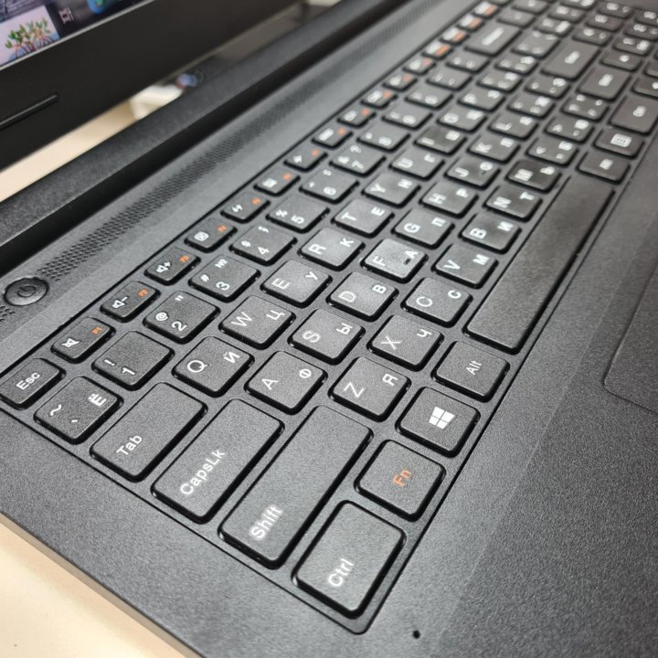 YНоутбук Lenovo 15.6