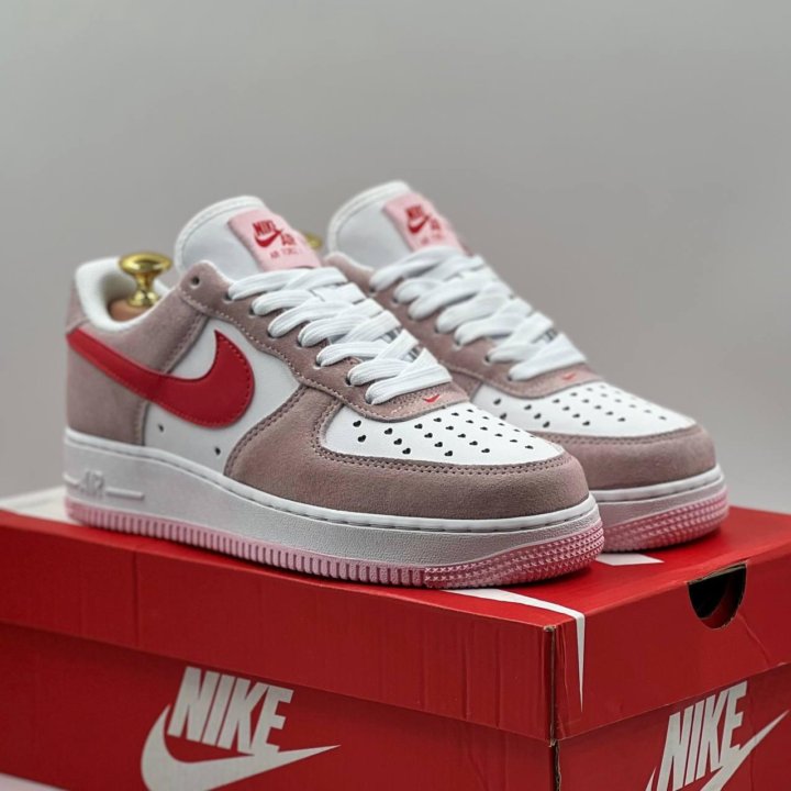 Женские кроссовки Nike Air Force 1 QS