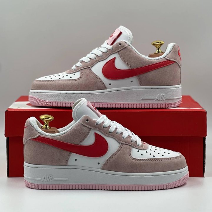 Женские кроссовки Nike Air Force 1 QS