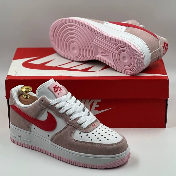 Женские кроссовки Nike Air Force 1 QS