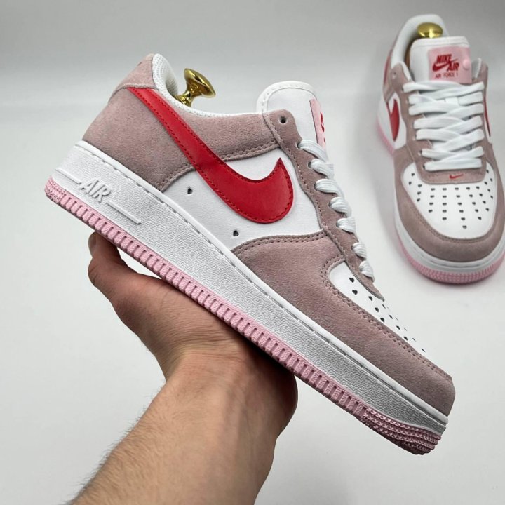 Женские кроссовки Nike Air Force 1 QS