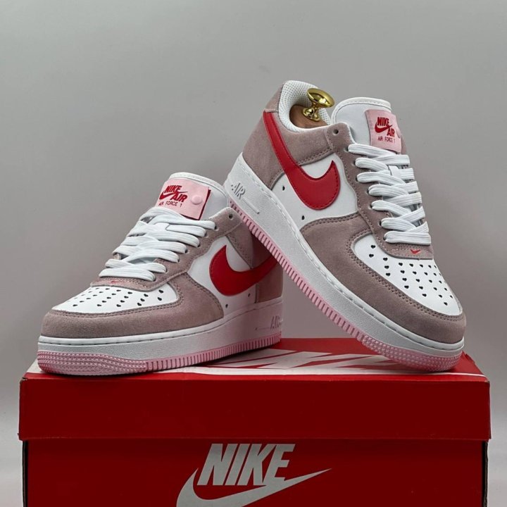 Женские кроссовки Nike Air Force 1 QS