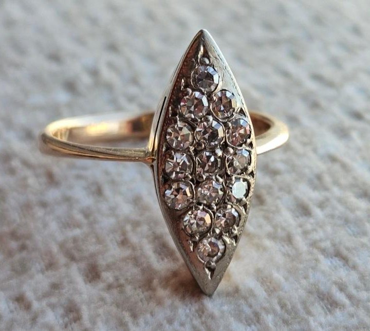 Золотое кольцо с бриллиантами 583 пр