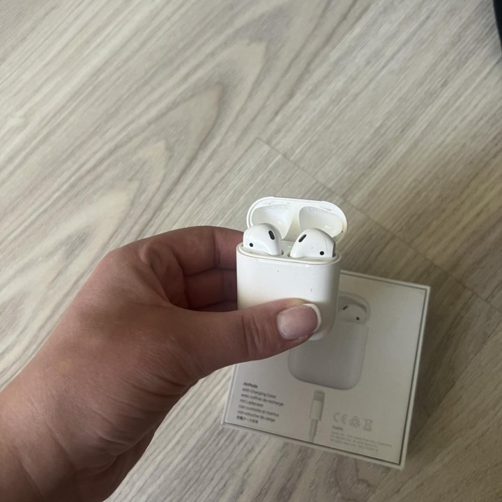 Наушники AirPods