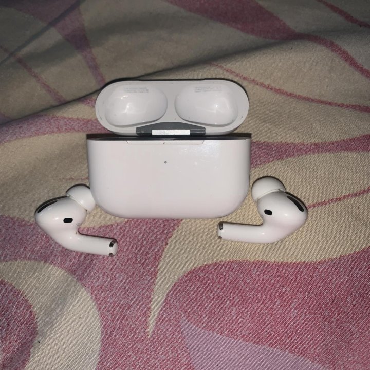 Apple AirPods Pro (2-го поколения)