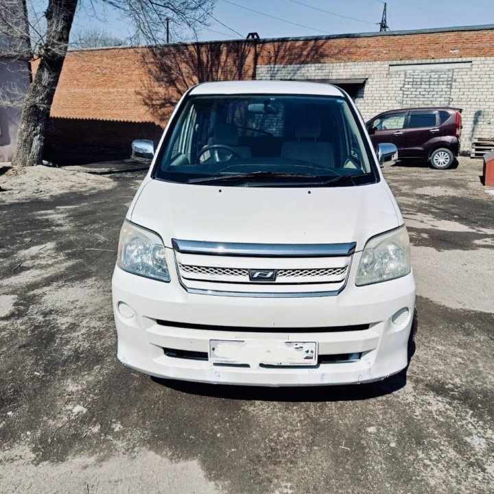 Toyota Noah, 2002