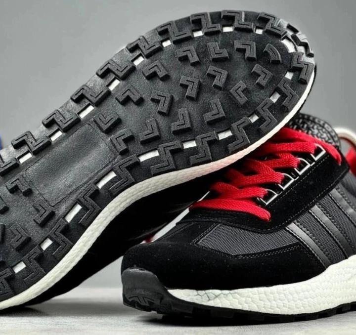 Кроссовки Adidas новые чёрные