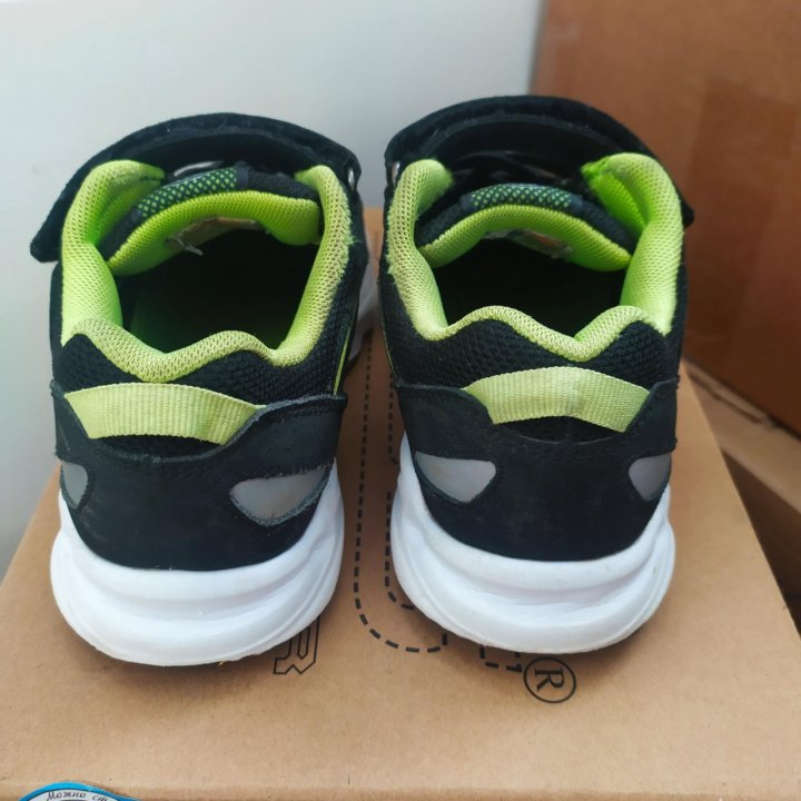 Кроссовки 32