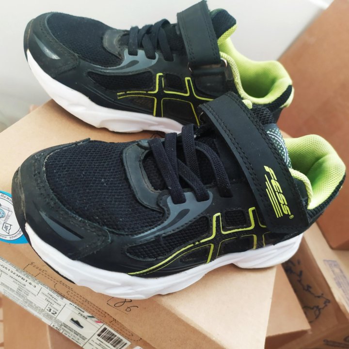 Кроссовки 32