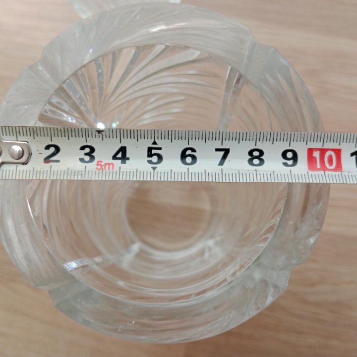 Две высокие хрустальные вазы для цветов/интерьера