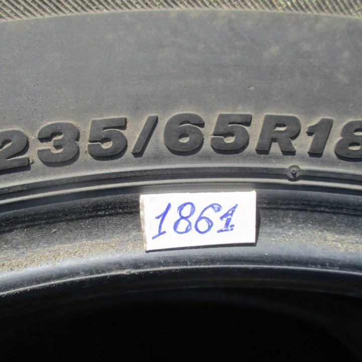 2шт 235 \ 65 R18 Bridgestone