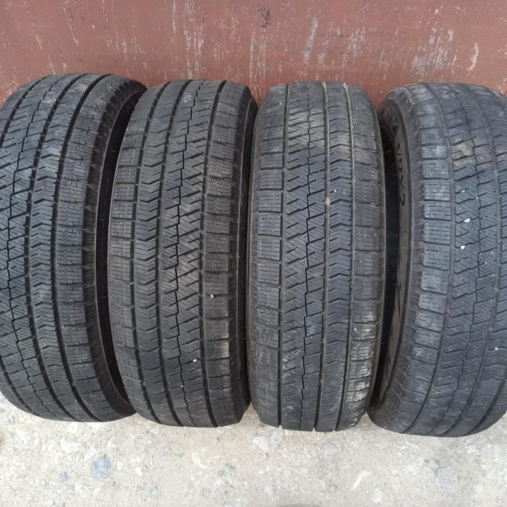 Зимние шины Bridgestone 195/65 R15