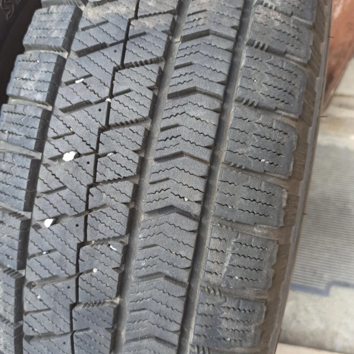 Зимние шины Bridgestone 195/65 R15