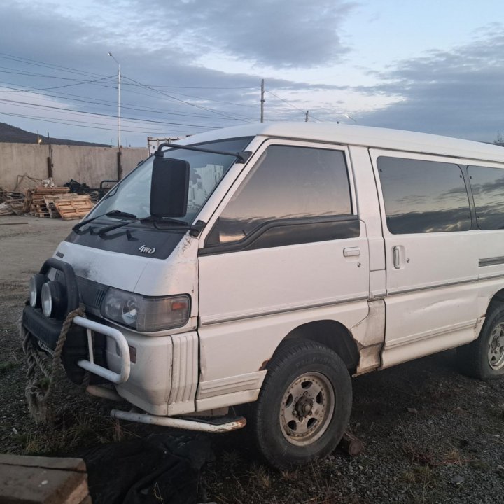 Mitsubishi Delica, 1994