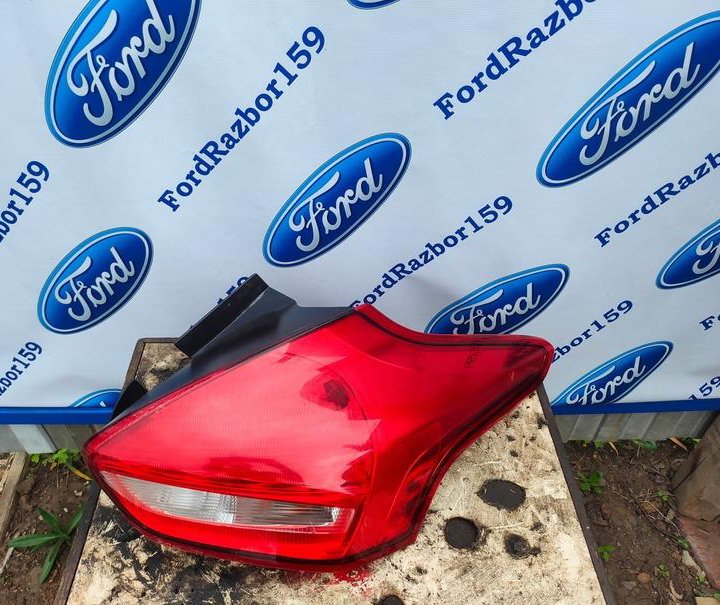 Фонарь задний правый хетч Ford Focus 3 рест.