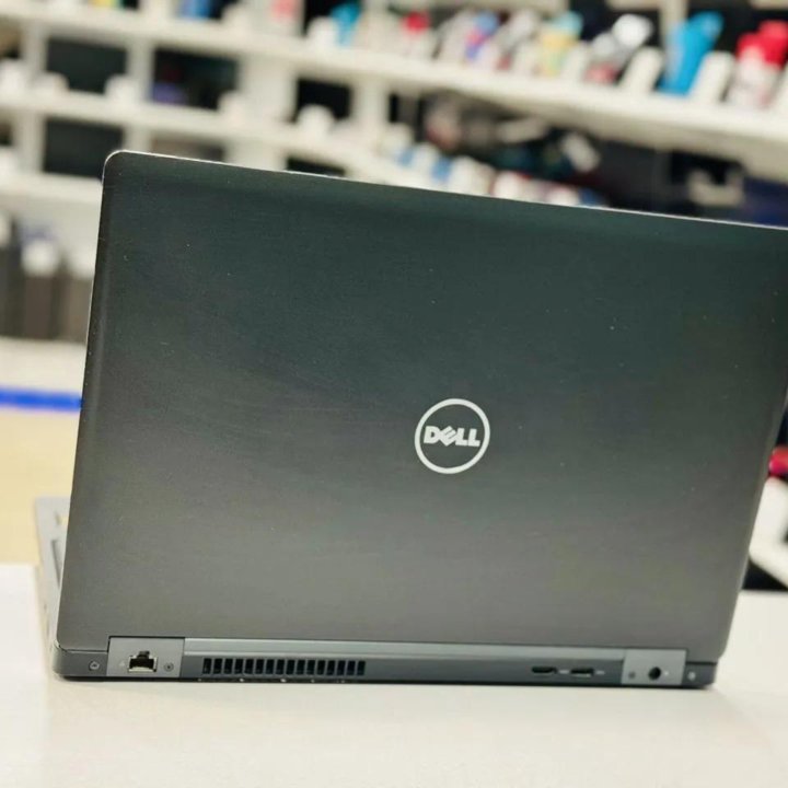 Dell 15.6 IPS / i7-7820HQ / 16G / SSD 960G / 940MX