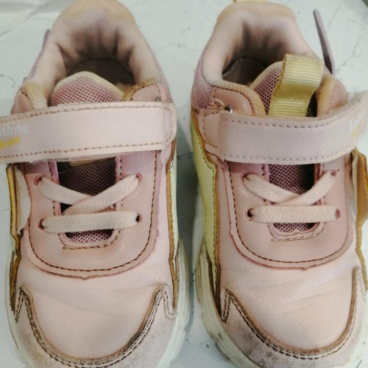 Кроссовки на девочку