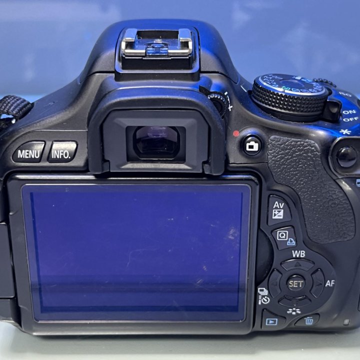 Зеркальный фотоаппарат Canon EOS 600D Body