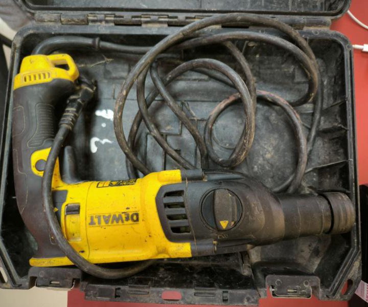 Перфоратор Dewalt D25133