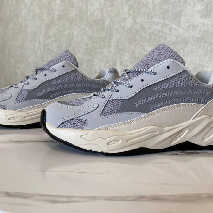 Adidas Yeezy boost 700