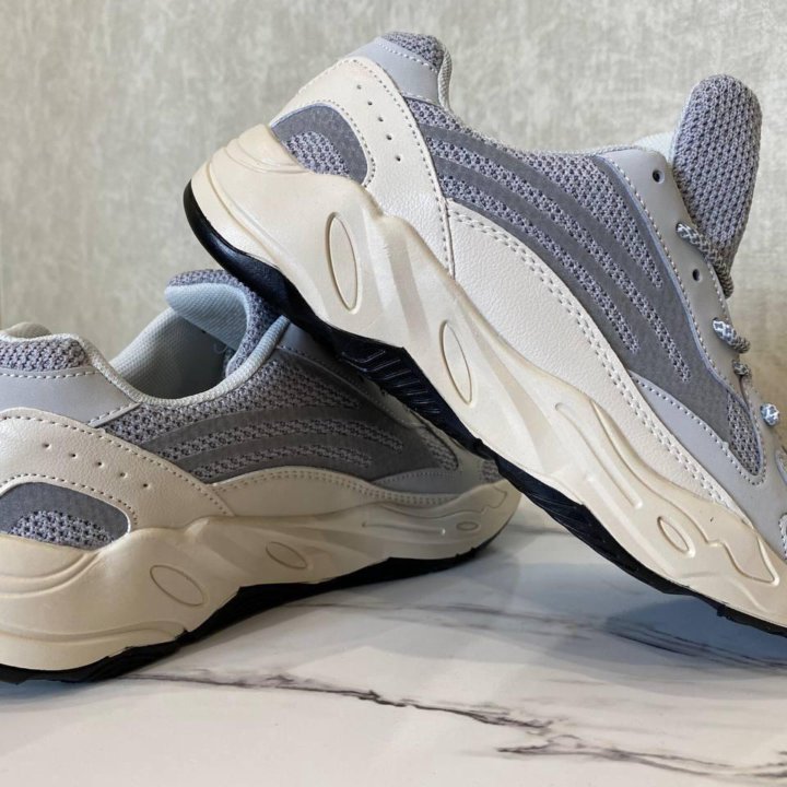 Adidas Yeezy boost 700