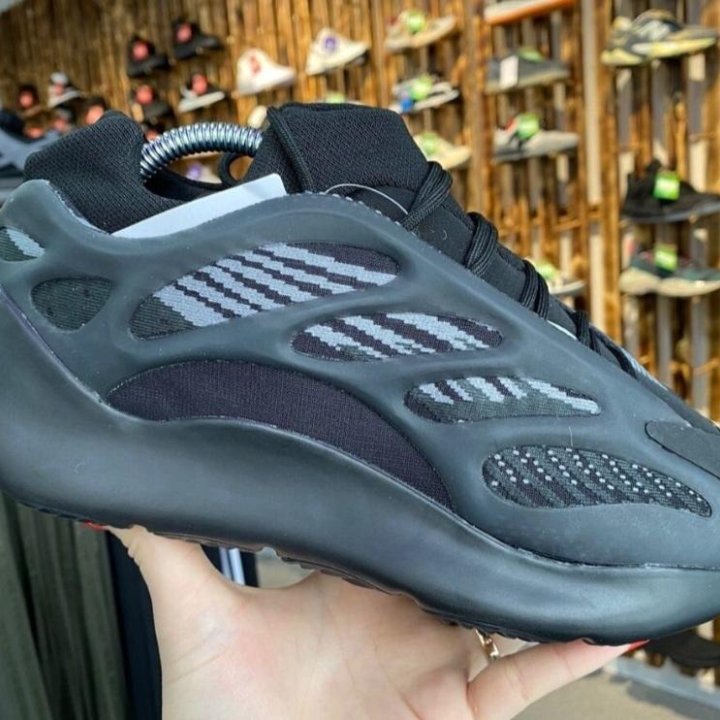 Кроссовки Adidas Yeezy Boost 700