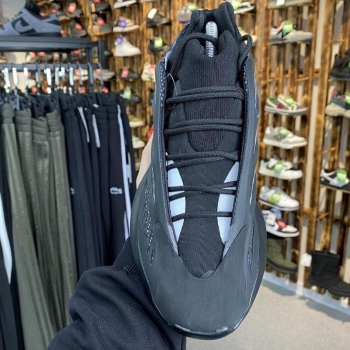 Кроссовки Adidas Yeezy Boost 700