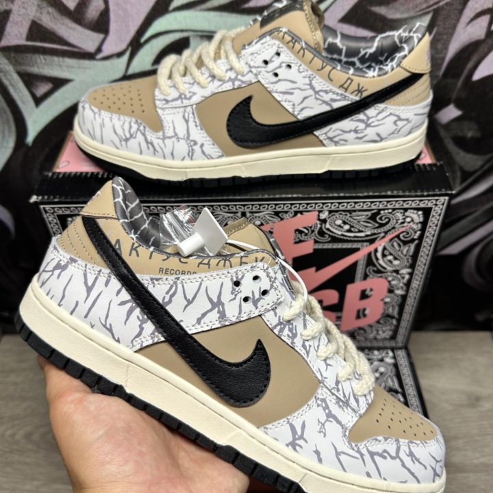 Кроссовки Nike SB Dunk