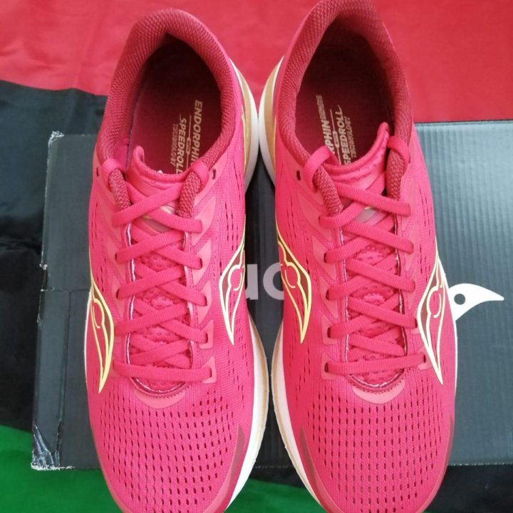 Кроссовки Saucony Endorphin Speed 3