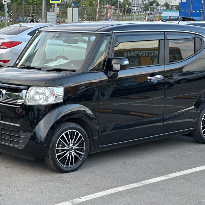 Honda N-BOX, 2015