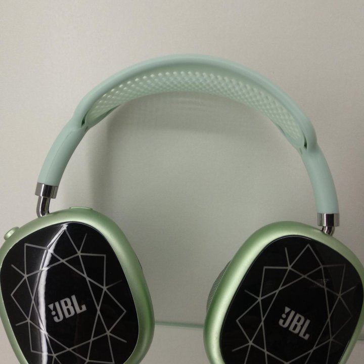 Блютуз наушники JBL c подсветкой.