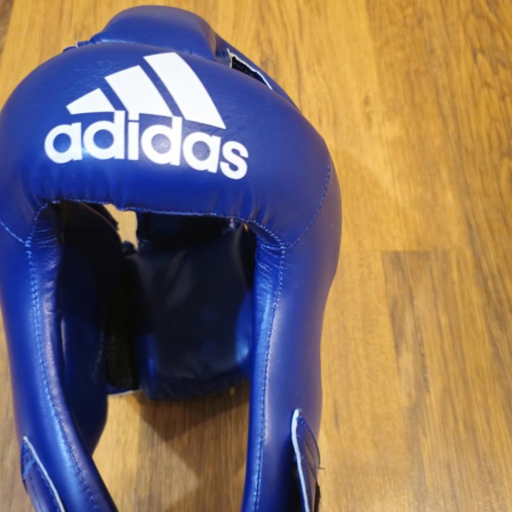 Шлем для тхэквондо Adidas.