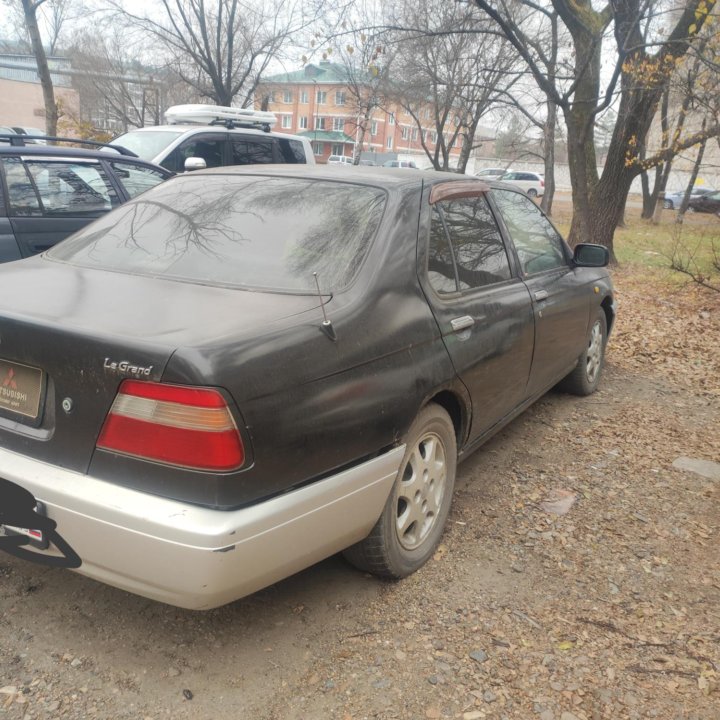 Nissan Bluebird, 1988