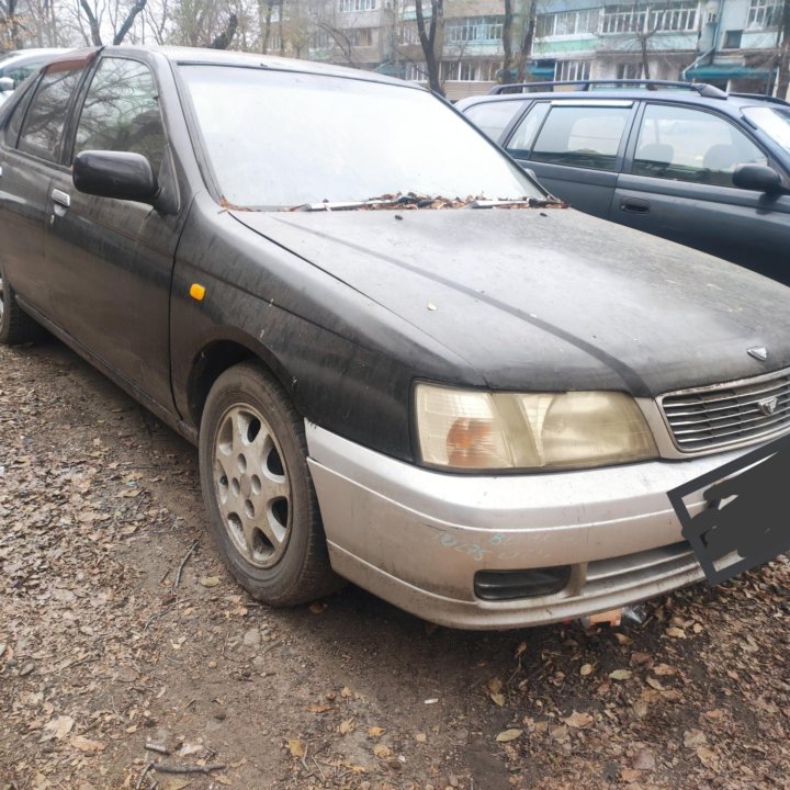 Nissan Bluebird, 1988