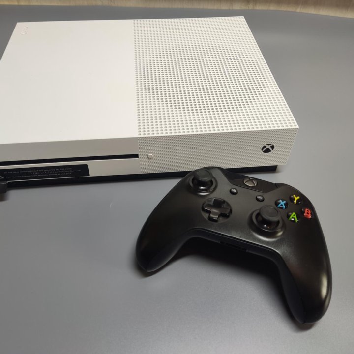 Xbox One S 500Gb+UFC 3,GTA 5 и тд