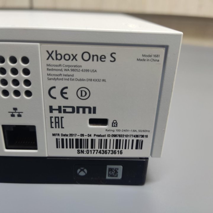 Xbox One S 500Gb+UFC 3,GTA 5 и тд