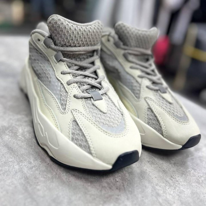 Кроссовки Yeezy Boost 700 V2 Static