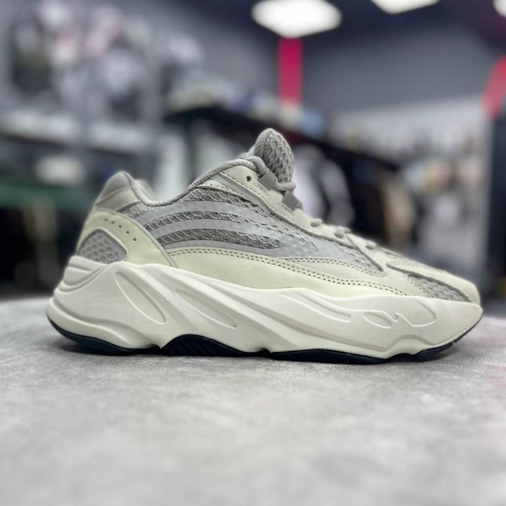 Кроссовки Yeezy Boost 700 V2 Static