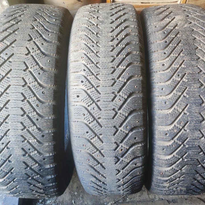 Goodyear UltraGrip 500 245/65 R17 107